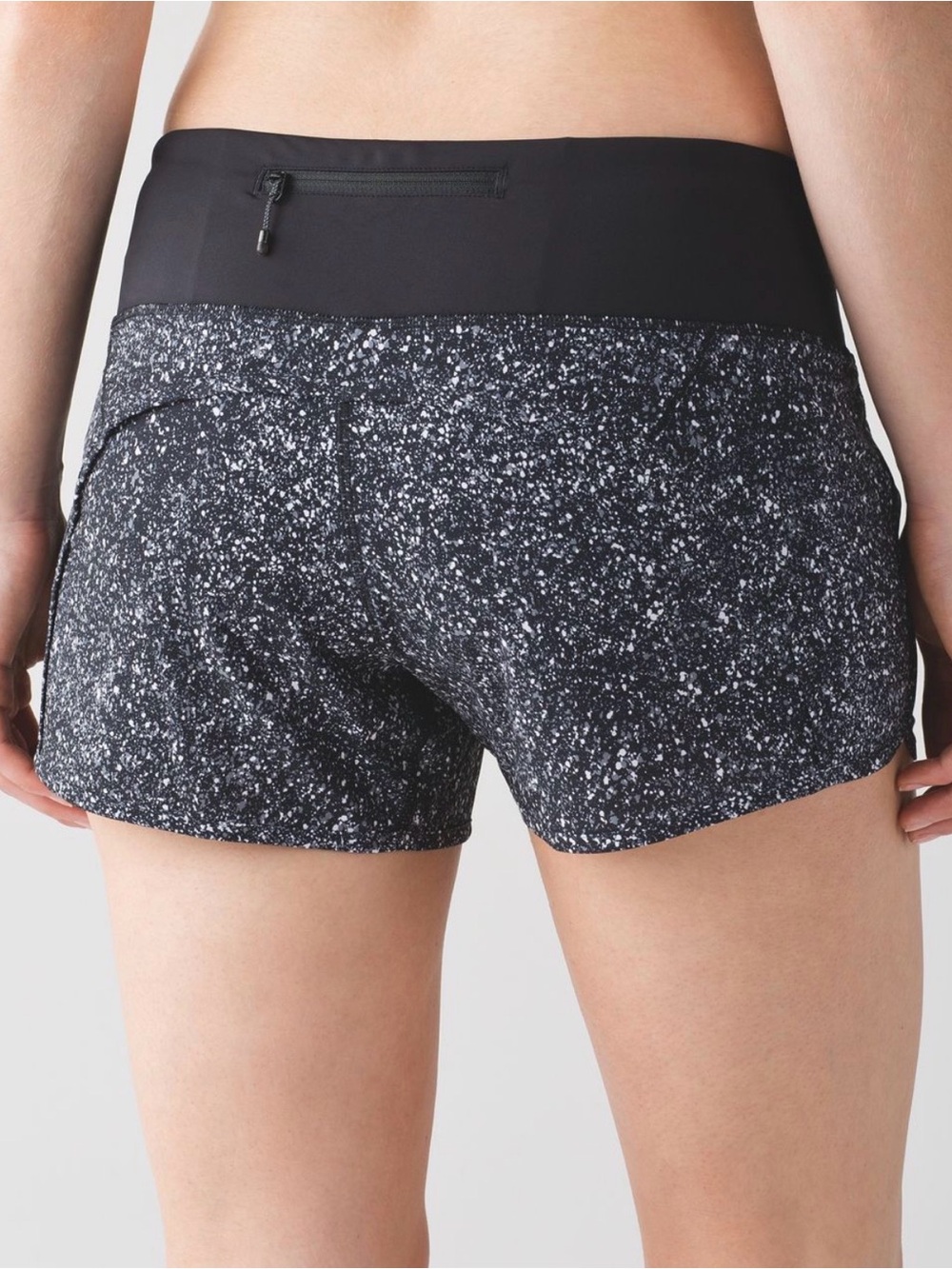 Lululemon Run Times Short
Mini Splatter White Black size 8